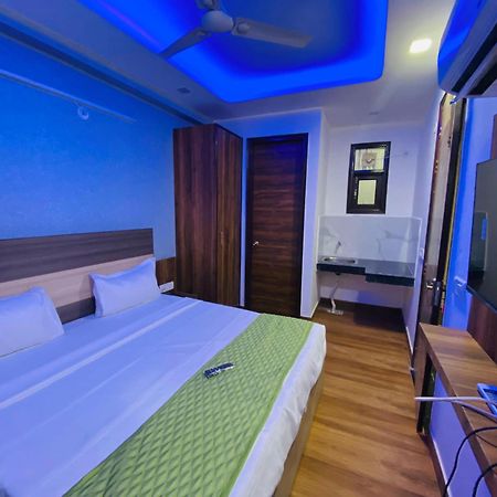 Bed and Breakfast Surya International Nuova Delhi Esterno foto