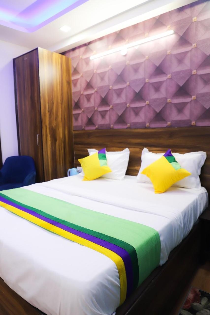 Bed and Breakfast Surya International Nuova Delhi Esterno foto