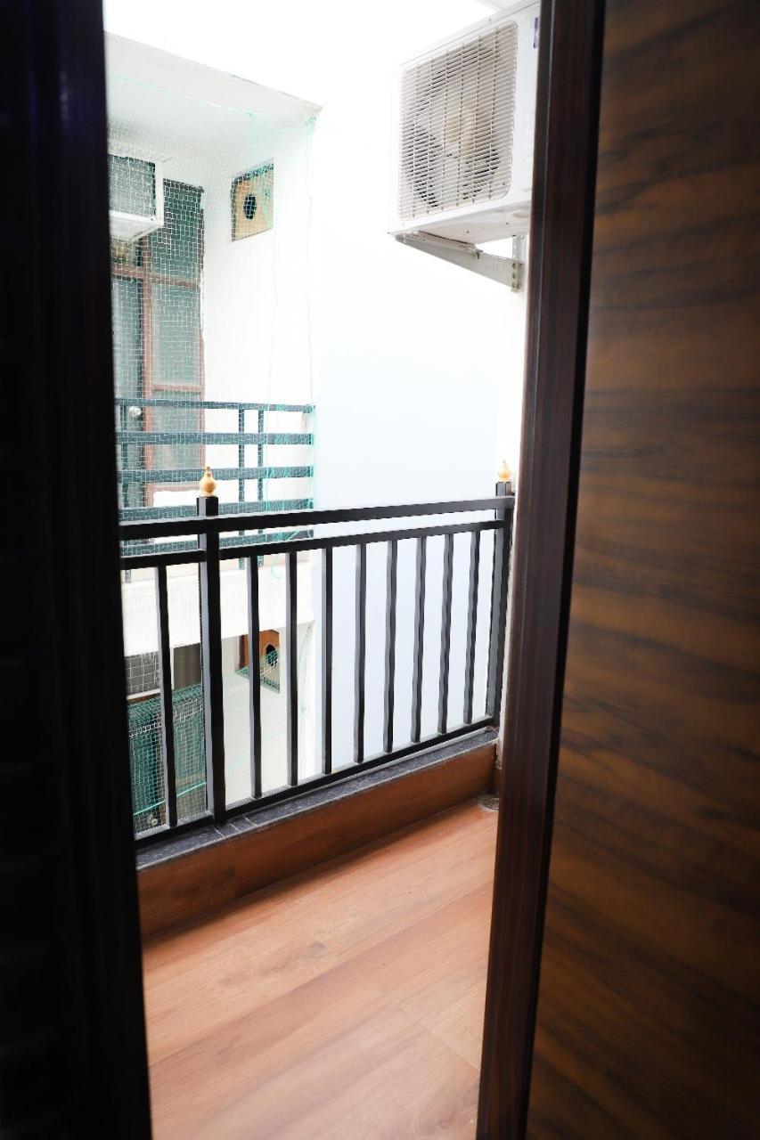Bed and Breakfast Surya International Nuova Delhi Esterno foto