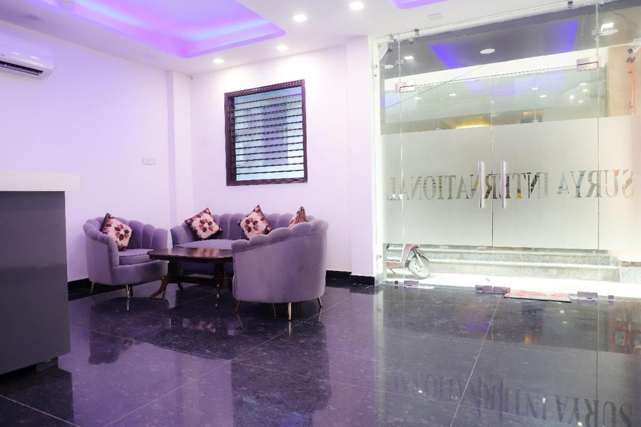 Bed and Breakfast Surya International Nuova Delhi Esterno foto