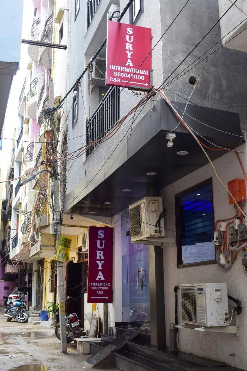 Bed and Breakfast Surya International Nuova Delhi Esterno foto