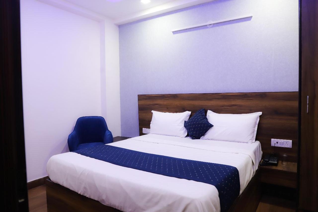 Bed and Breakfast Surya International Nuova Delhi Esterno foto