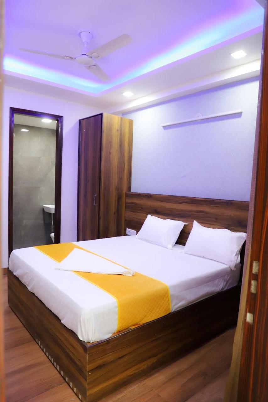 Bed and Breakfast Surya International Nuova Delhi Esterno foto