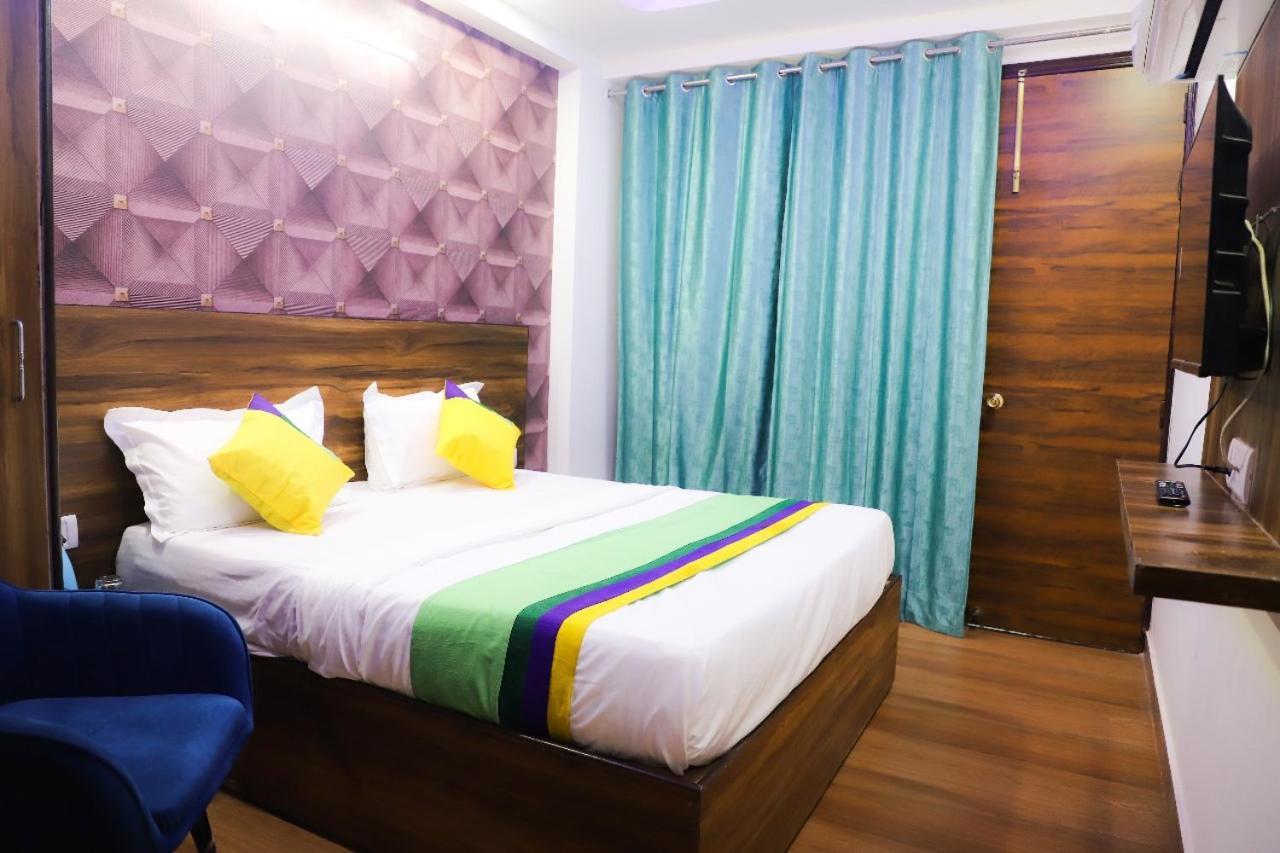 Bed and Breakfast Surya International Nuova Delhi Esterno foto