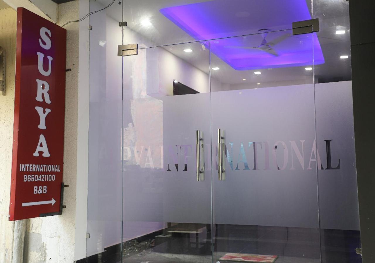 Bed and Breakfast Surya International Nuova Delhi Esterno foto
