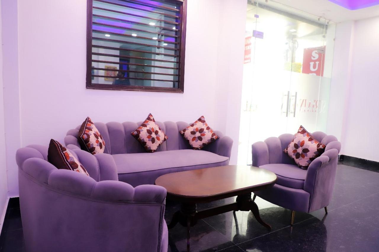 Bed and Breakfast Surya International Nuova Delhi Esterno foto