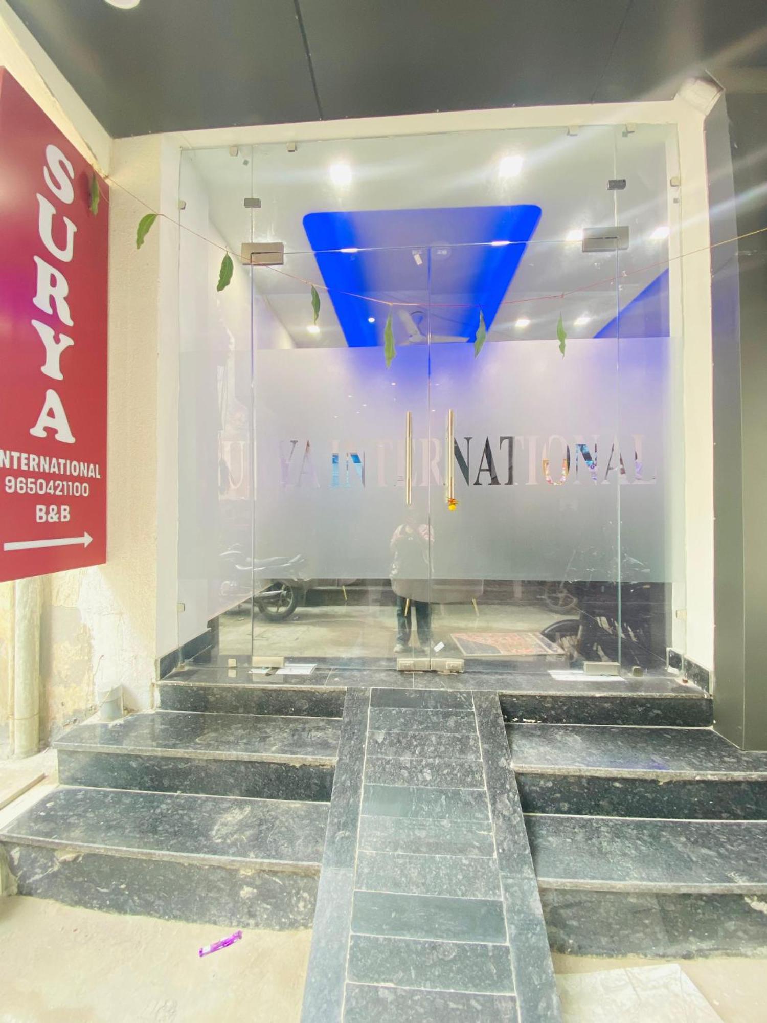 Bed and Breakfast Surya International Nuova Delhi Esterno foto