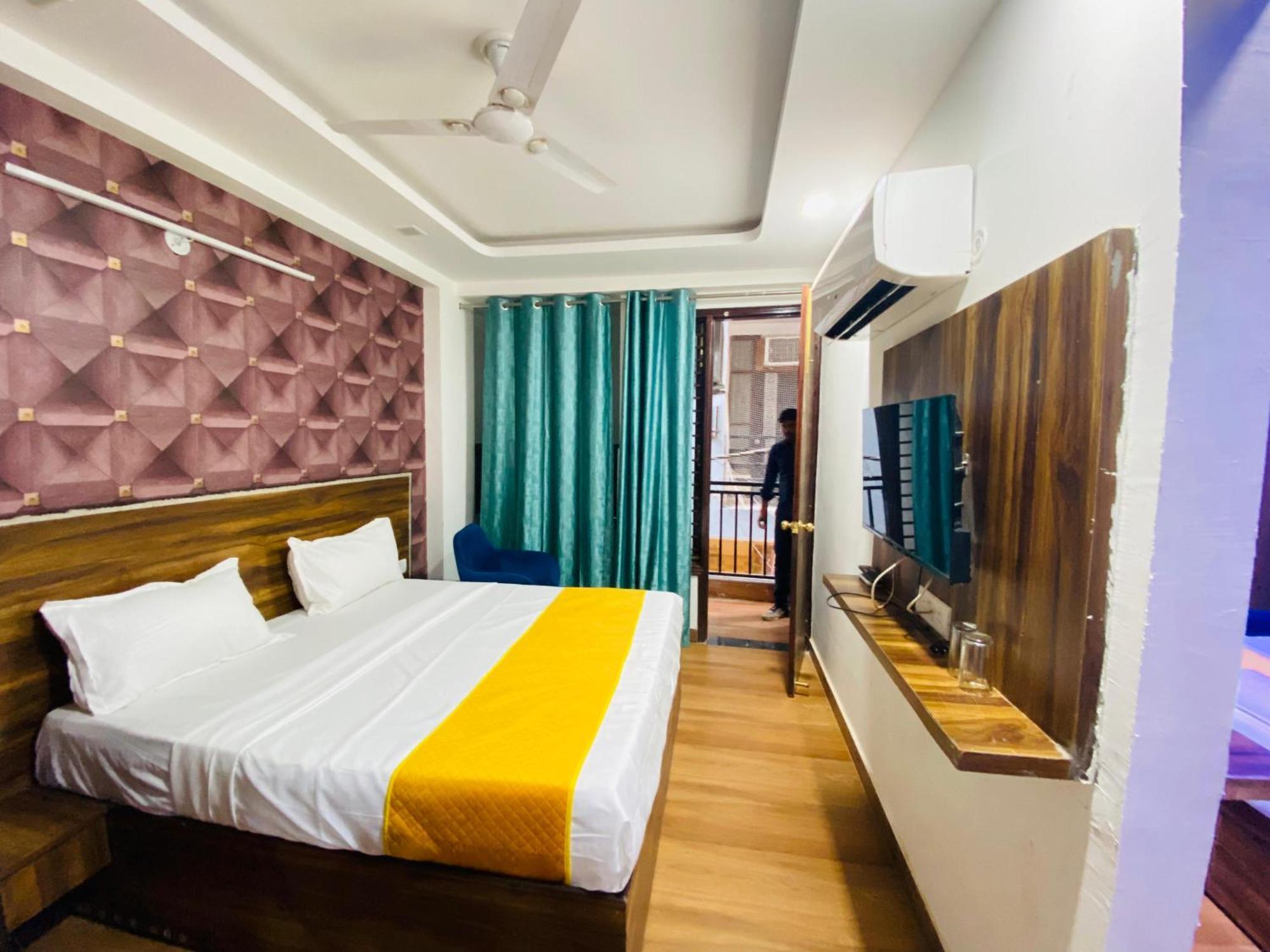 Bed and Breakfast Surya International Nuova Delhi Esterno foto