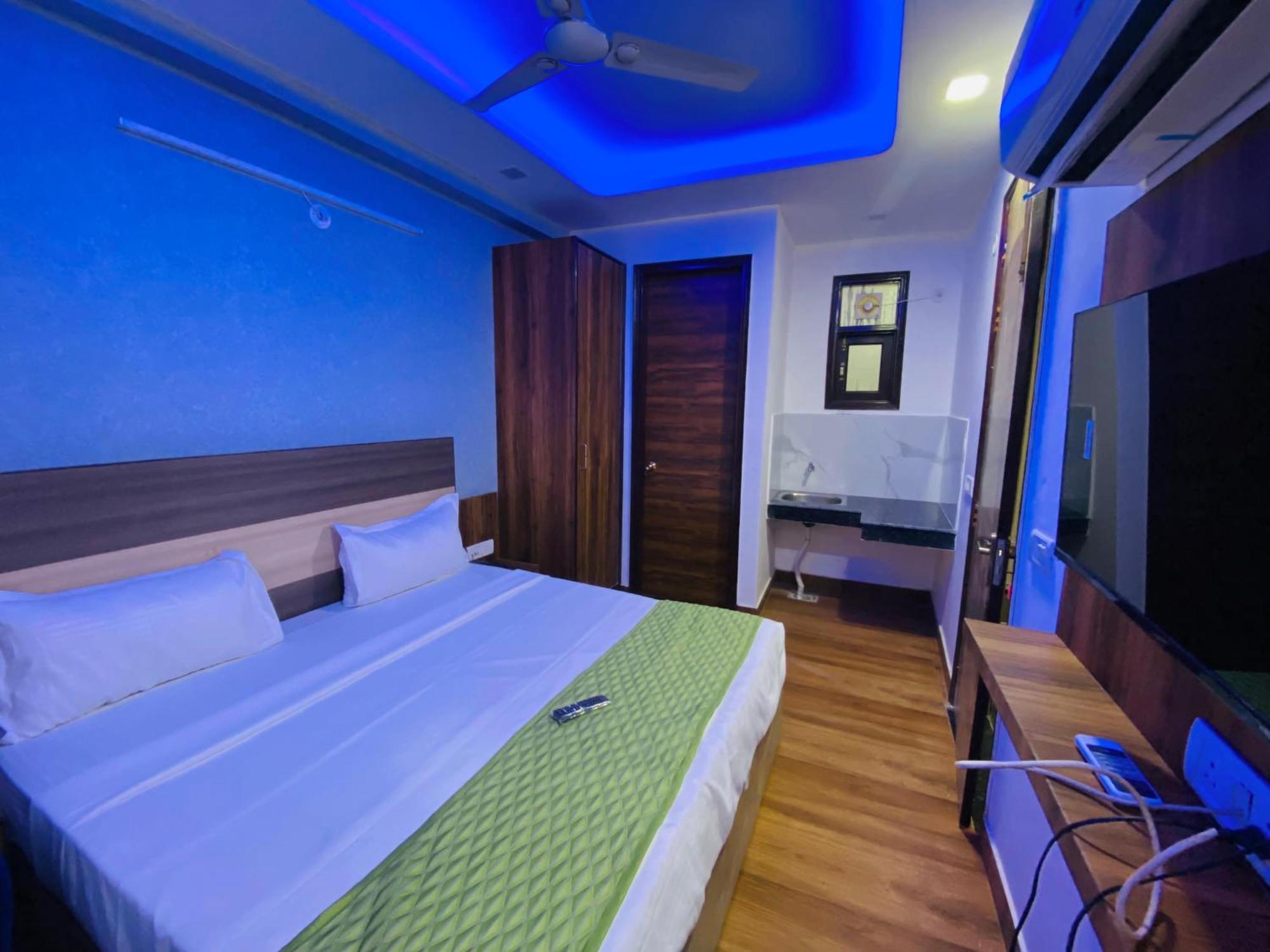 Bed and Breakfast Surya International Nuova Delhi Esterno foto