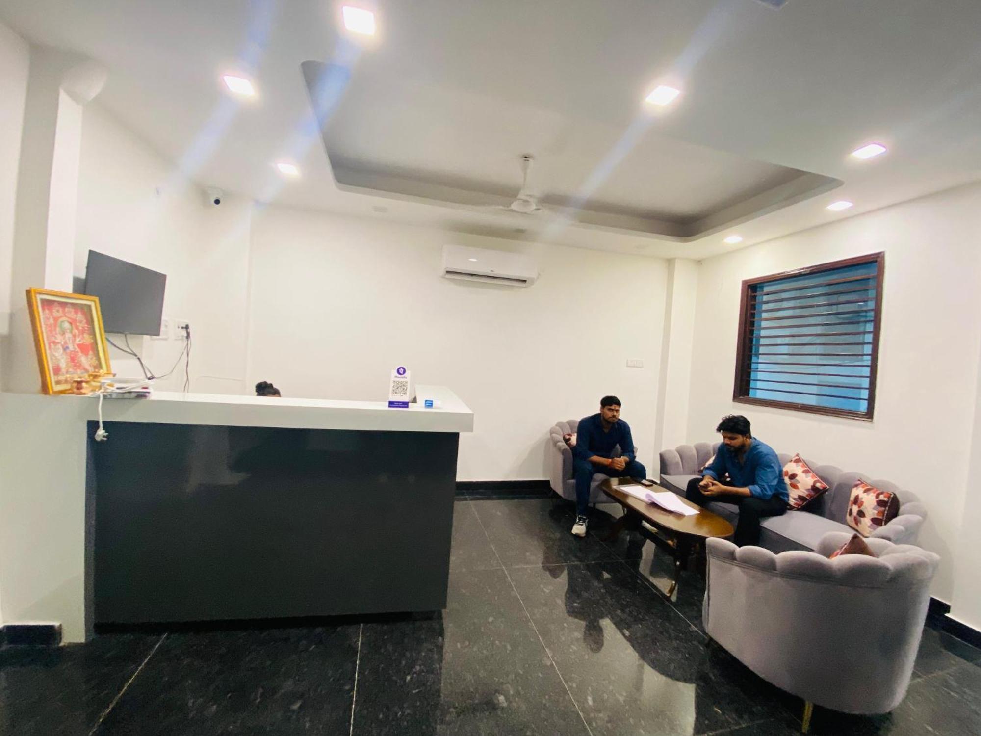 Bed and Breakfast Surya International Nuova Delhi Esterno foto
