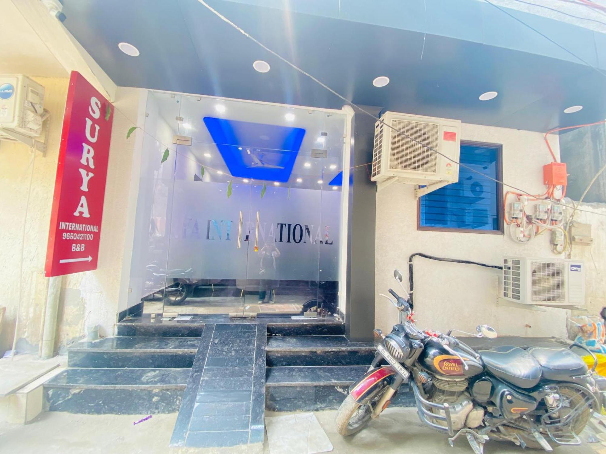 Bed and Breakfast Surya International Nuova Delhi Esterno foto