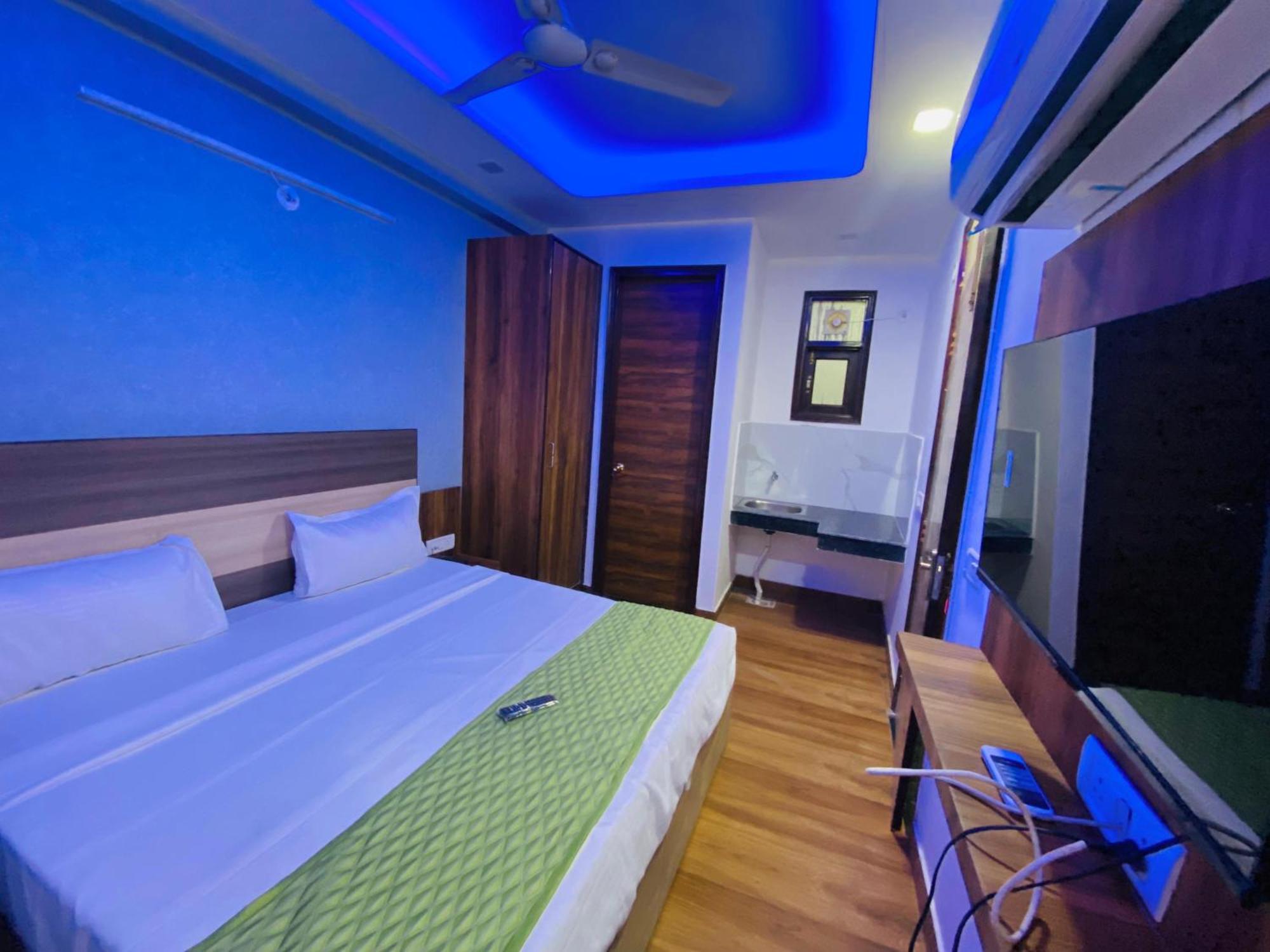 Bed and Breakfast Surya International Nuova Delhi Esterno foto