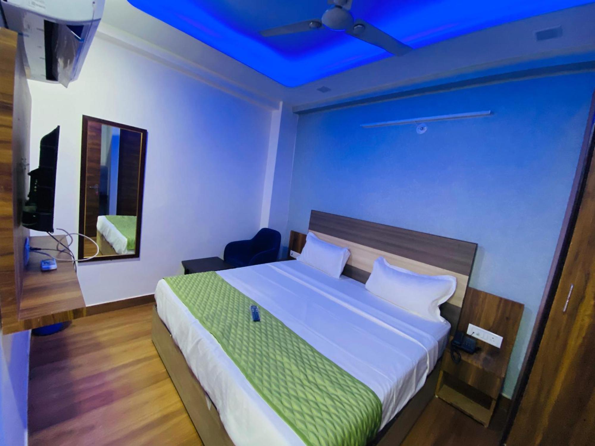 Bed and Breakfast Surya International Nuova Delhi Esterno foto
