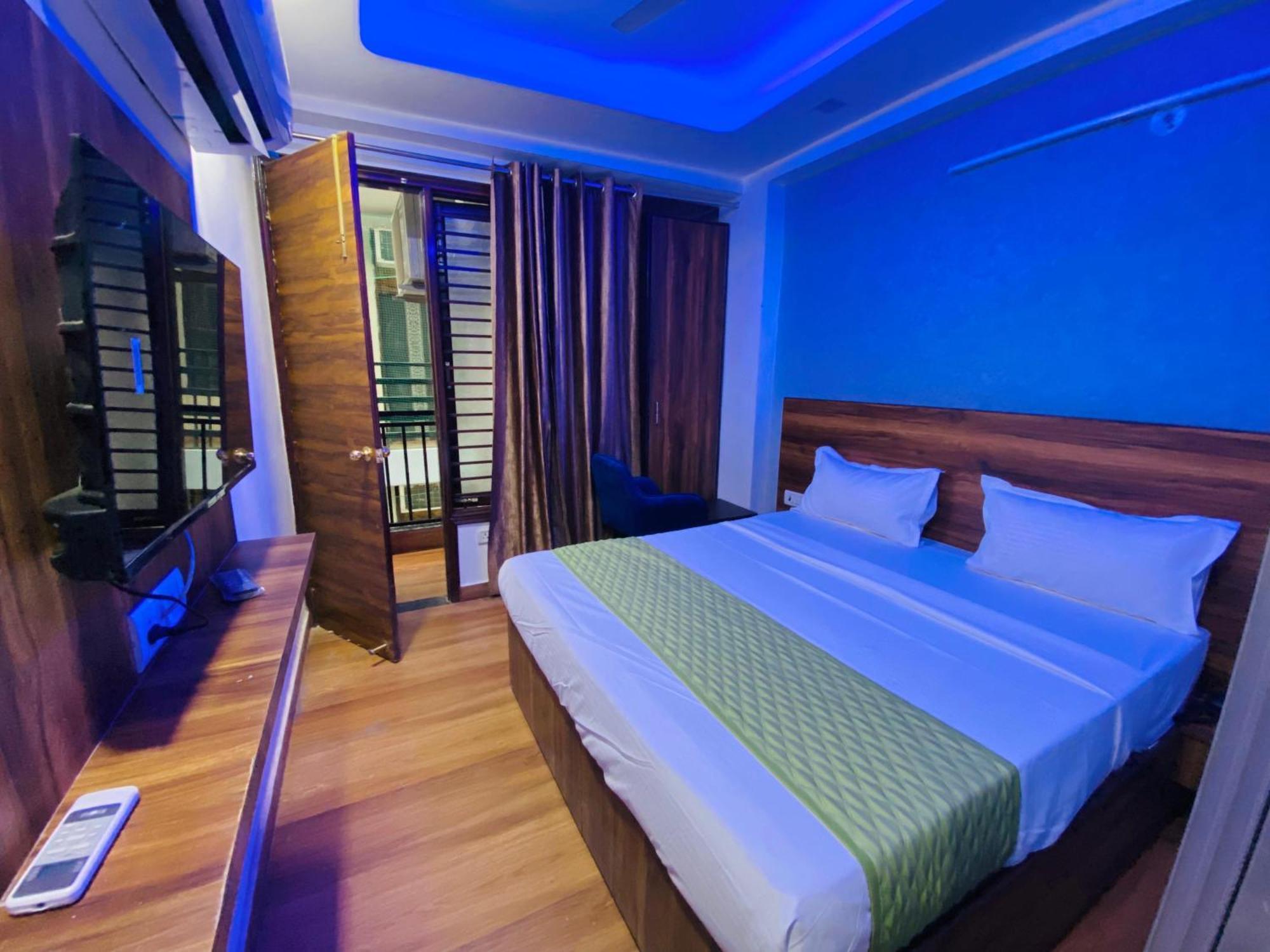 Bed and Breakfast Surya International Nuova Delhi Esterno foto