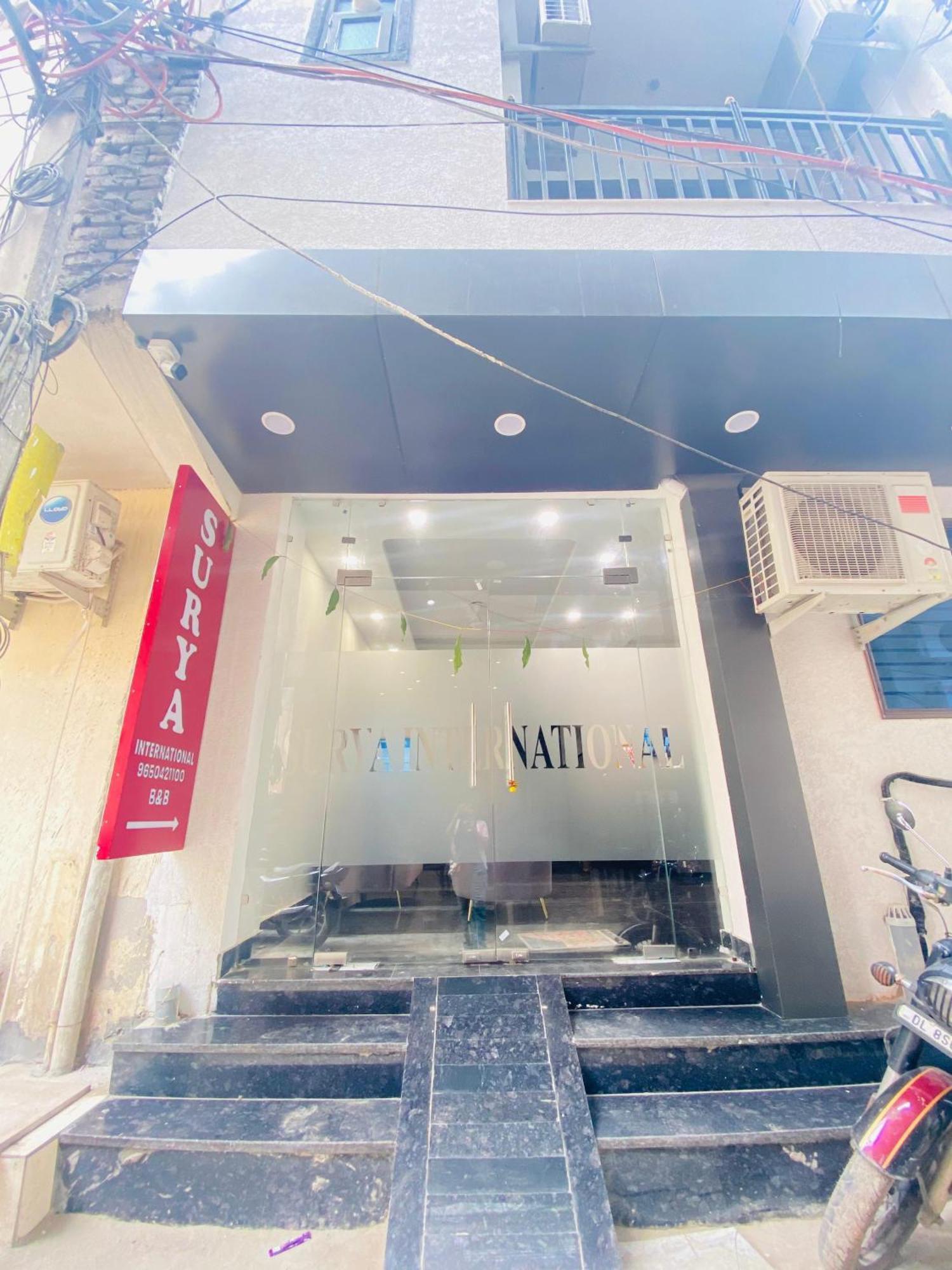 Bed and Breakfast Surya International Nuova Delhi Esterno foto