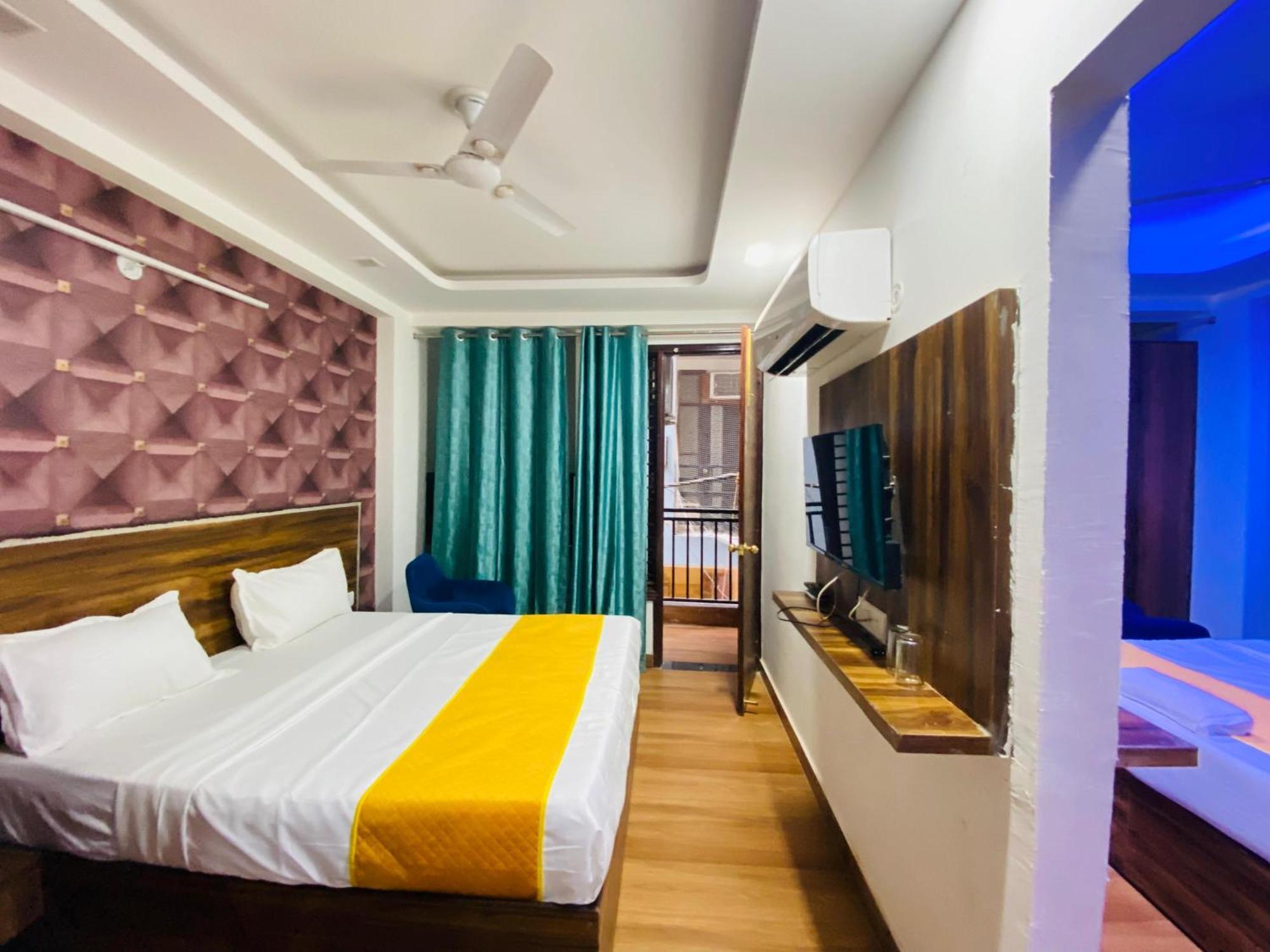 Bed and Breakfast Surya International Nuova Delhi Esterno foto